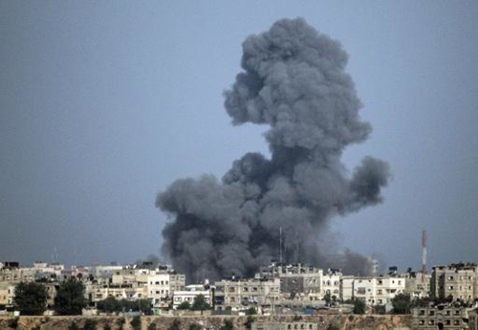 Israel Pulls Troops Back From Gaza, But Continues Bombardment