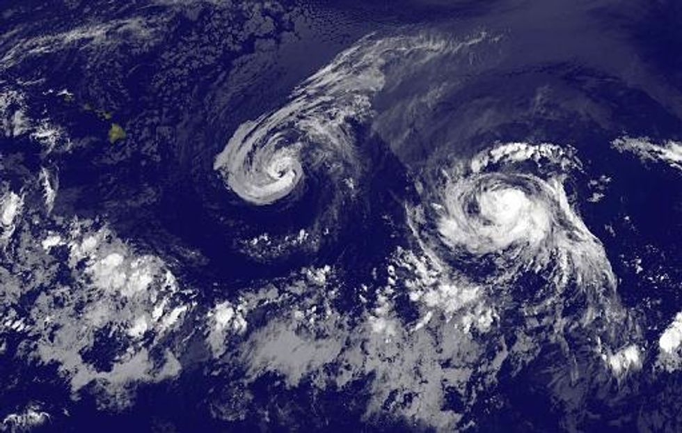 Hawaii Hunkers Down As Twin Hurricanes Close In