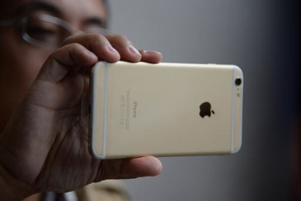 Apple Acknowledges Bug In iPhone Software, Offers Fix