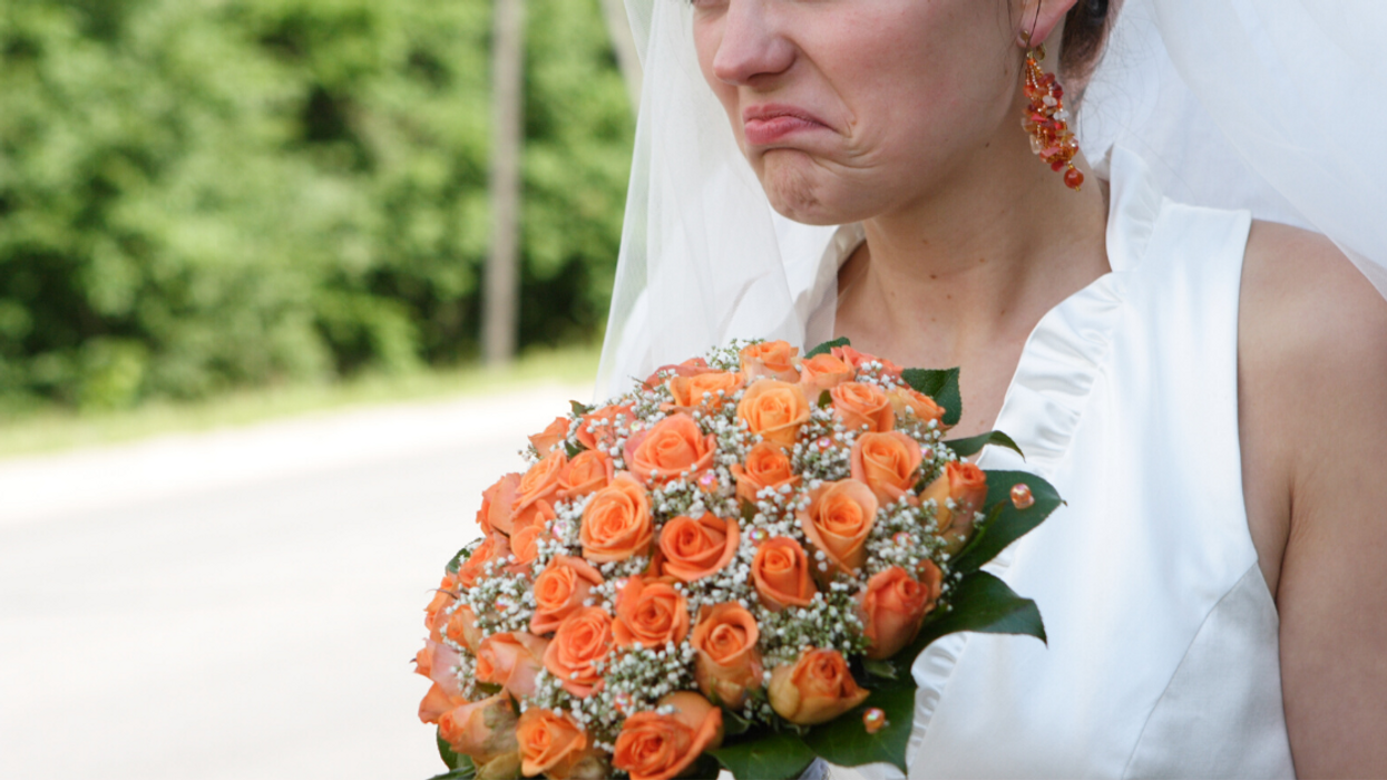 Bride Furious After Her Sister's Lack Of Drinking At Her Wedding Leads Everyone To Believe She's Pregnant