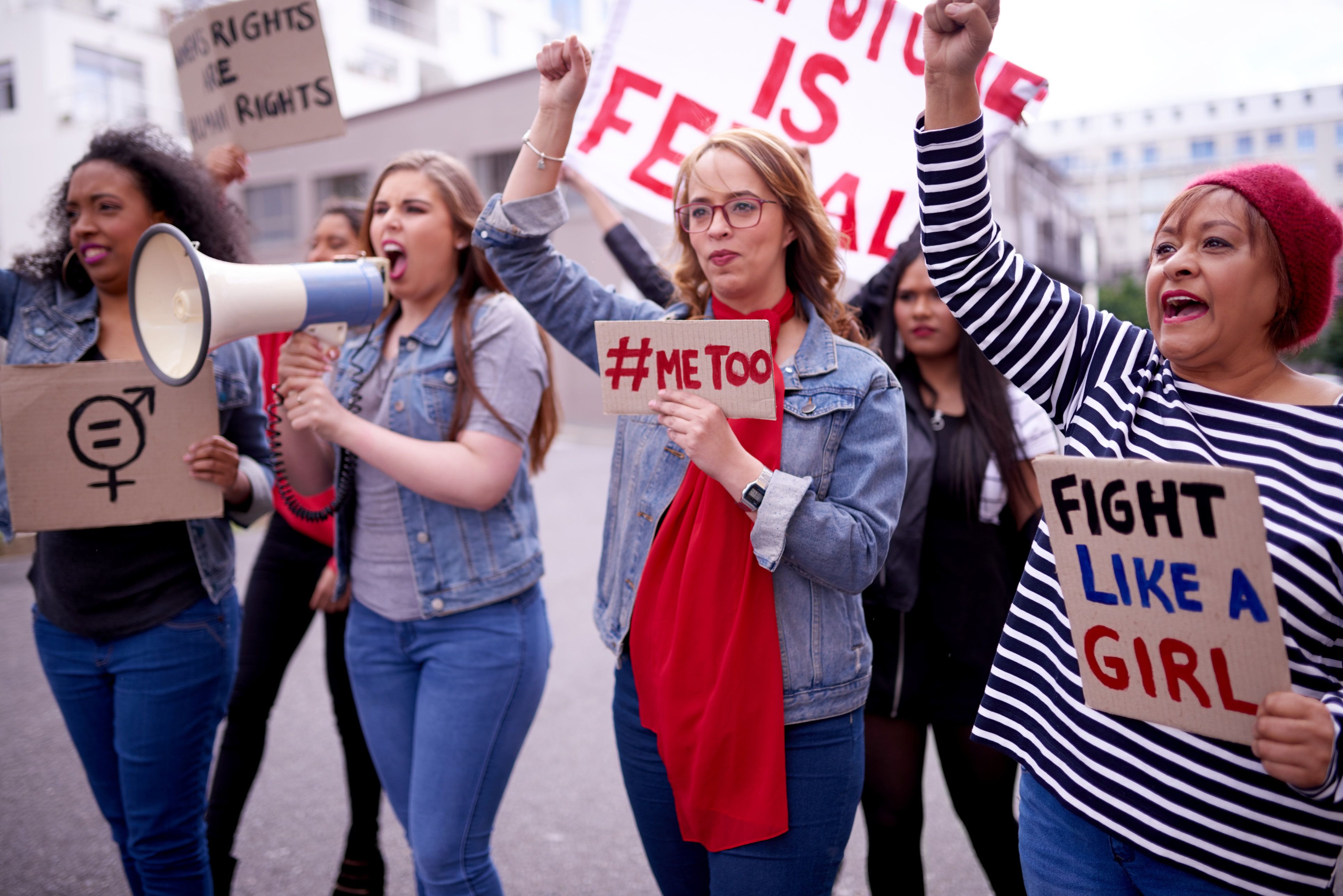 Le femministe milanesi frignano. Vogliono la sede gratis dal Comune