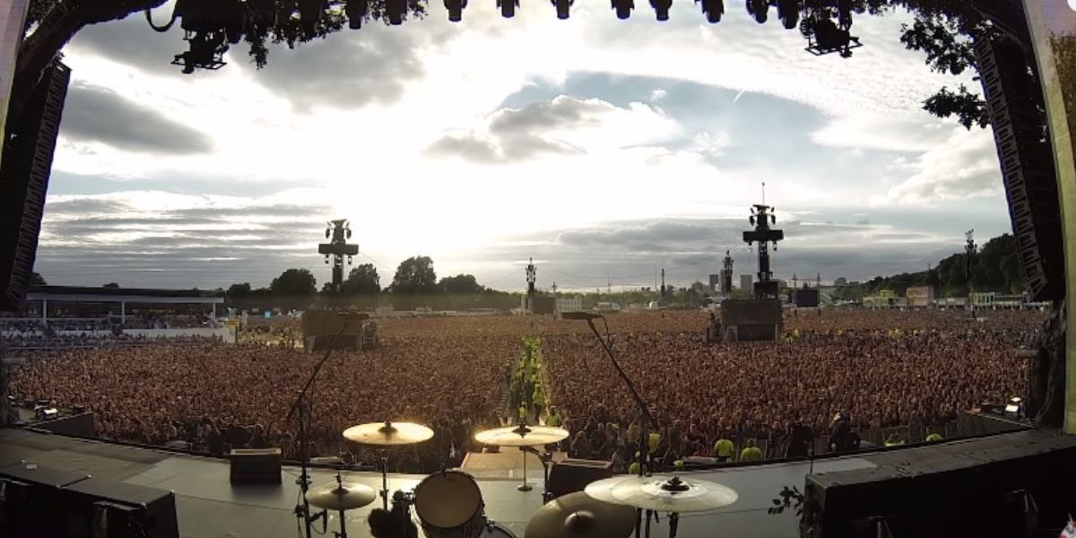 A stadium of people launched into an incredible, spontaneous 'Bohemian ...