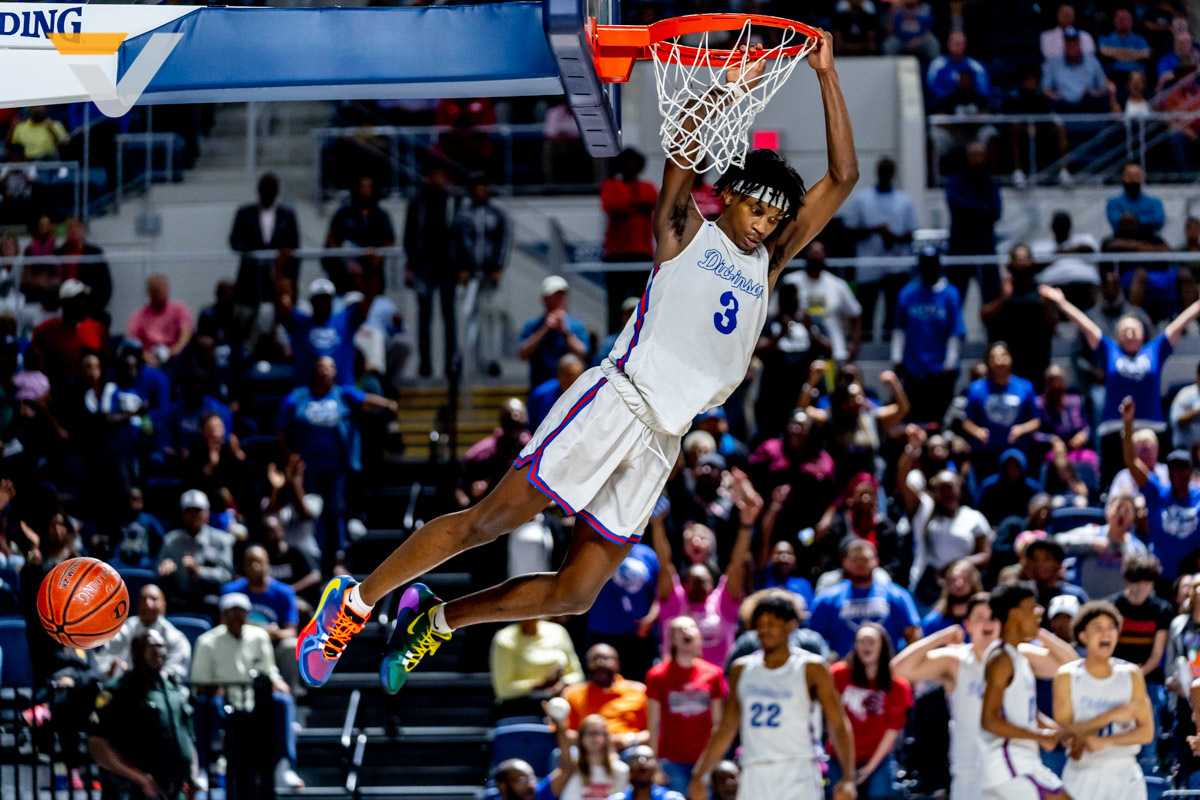Big Tuesday Recap (w/photo gallery, highlights): Area teams punch tickets to Regional Tourneys with big wins, highlight dunks