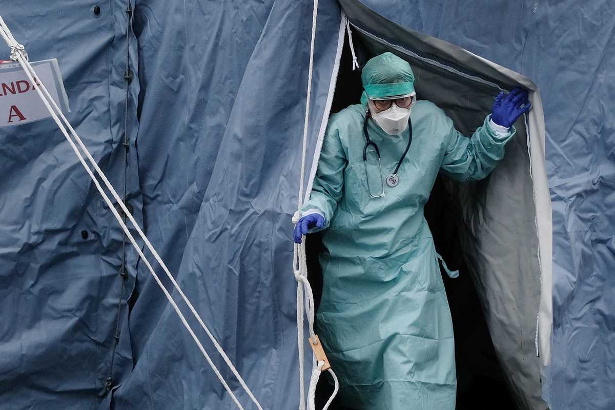 Il morbo avanza e fa scattare il piano letti
