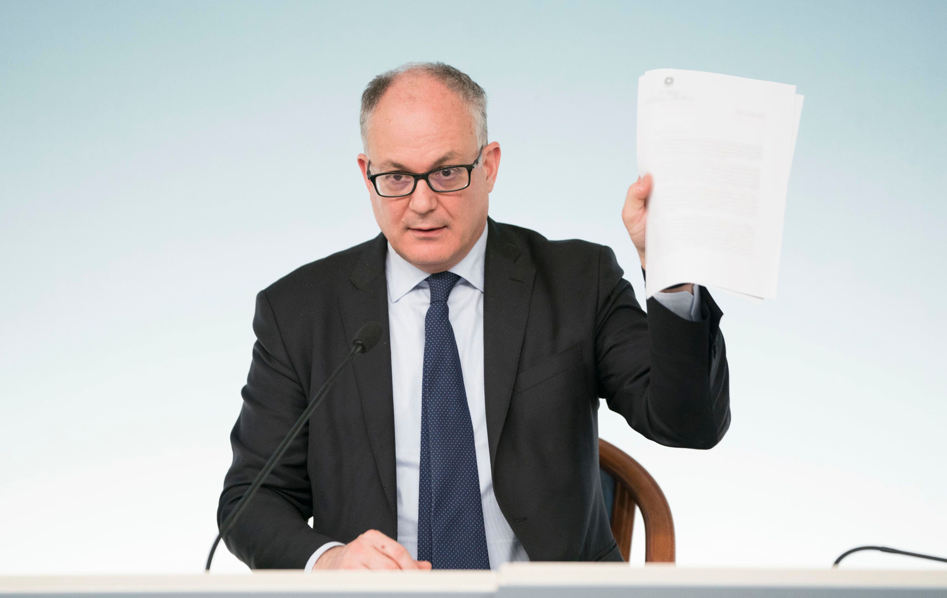 Gualtieri implora l’Ue col cappello in mano