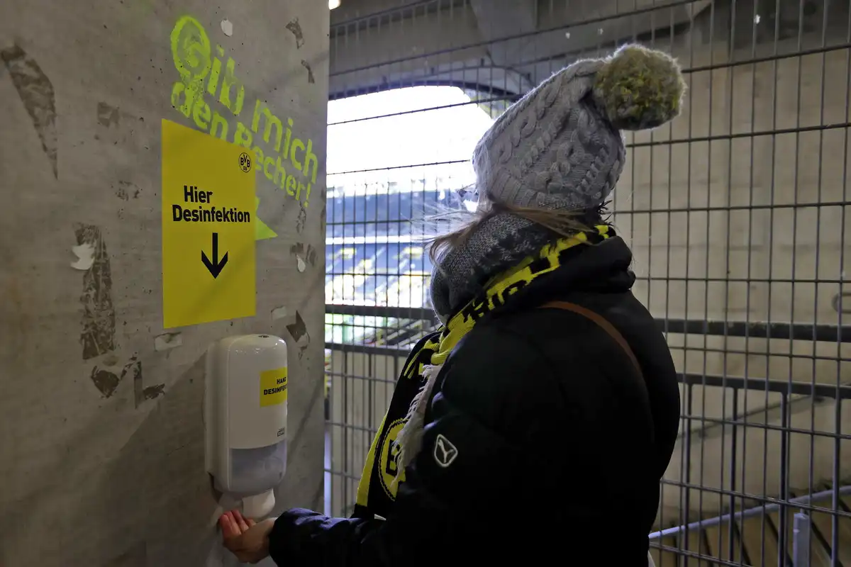 Crolla il castello di carte tedesco: «Abbiamo dei focolai come in Italia»