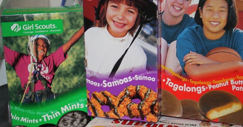 A man grossly misjudged how to speak to girls and got expertly handled by a Girl Scout