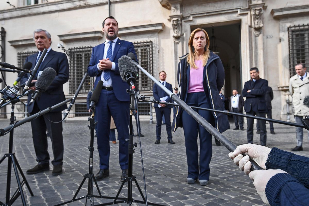 Il centrodestra vuole una cura choc. Ma i giallorossi fanno ancora melina