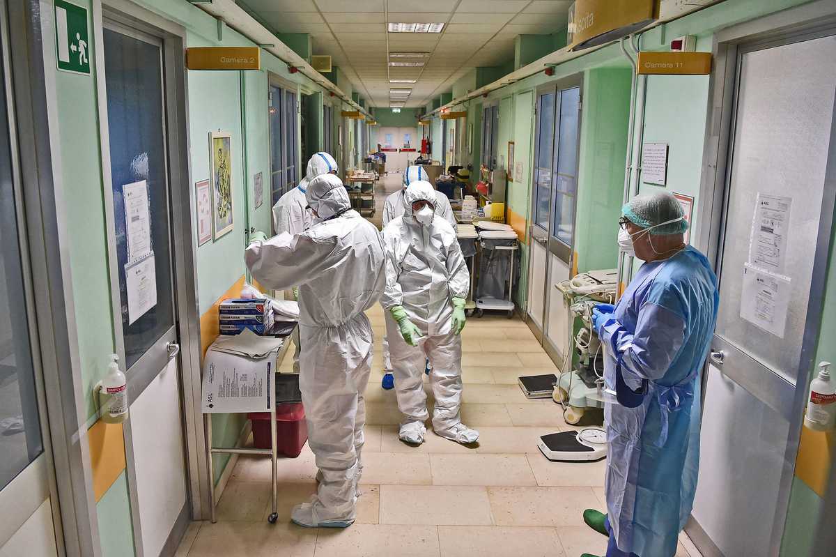 Ospedali allo stremo e mancano i medici