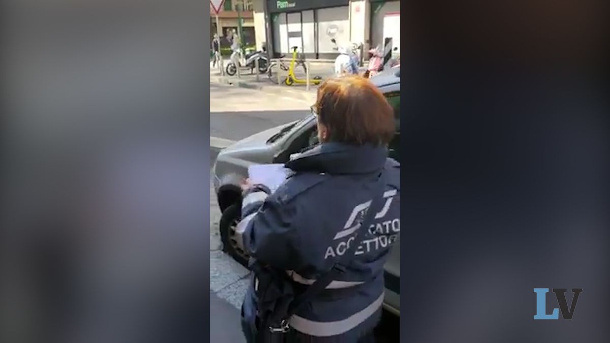 A Milano i controllori Atm fanno le multe senza mascherina