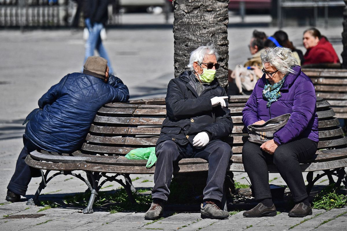 Spesa sì, gita no, corsetta nì. E a Roma chiudono tutte le chiese