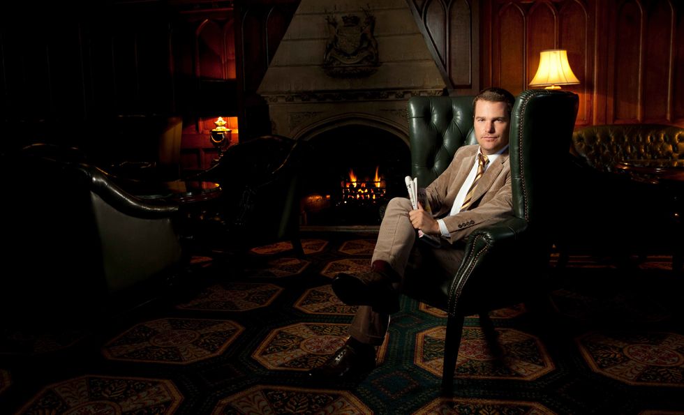 Chris O'Donnell in the sitting room of a castle-hotel lobby.
