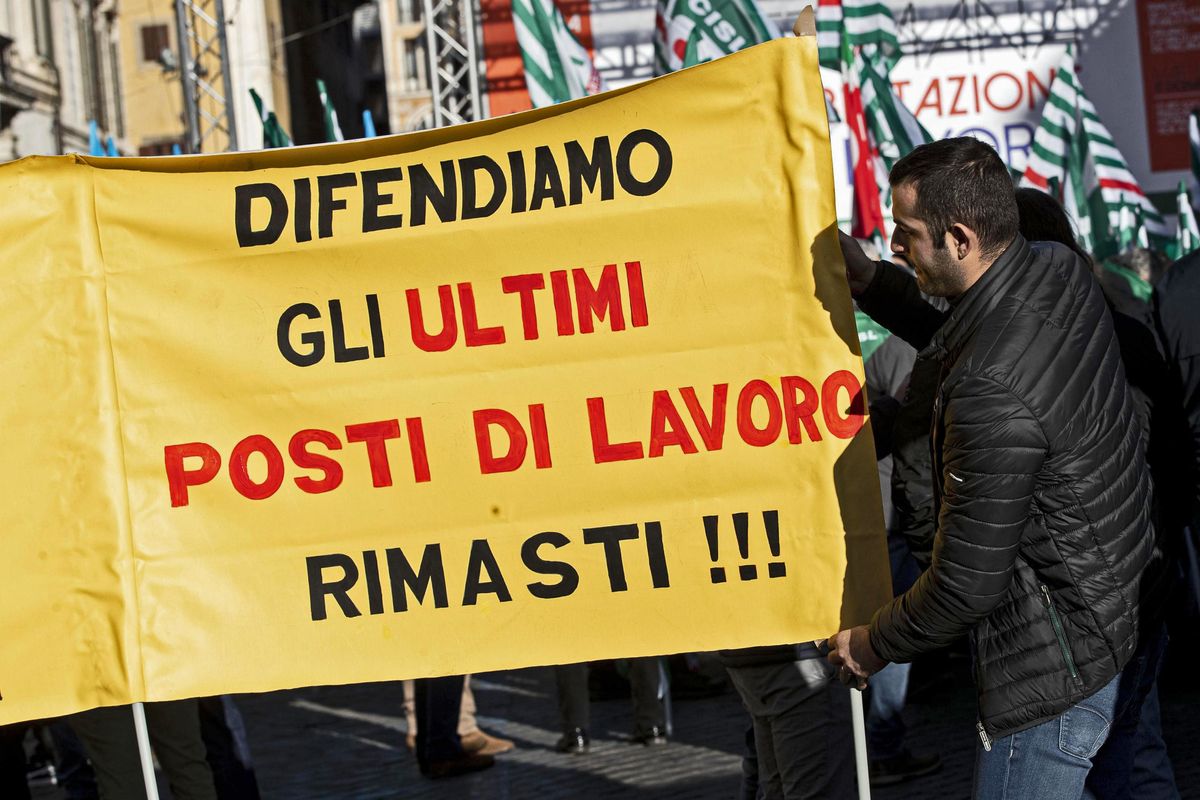 «Se non c’è sicurezza chiudere le aziende». La Lombardia lo fa già