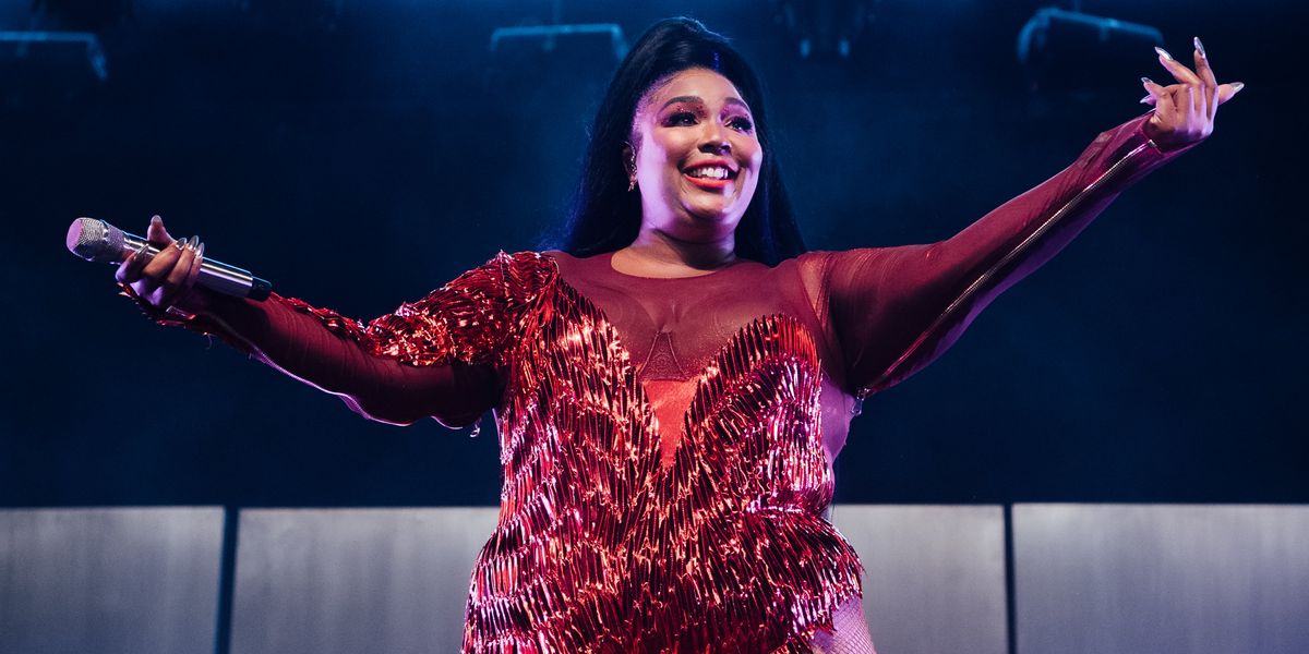 Lizzo Leads a Mass Meditation Amidst Growing Coronavirus Concerns