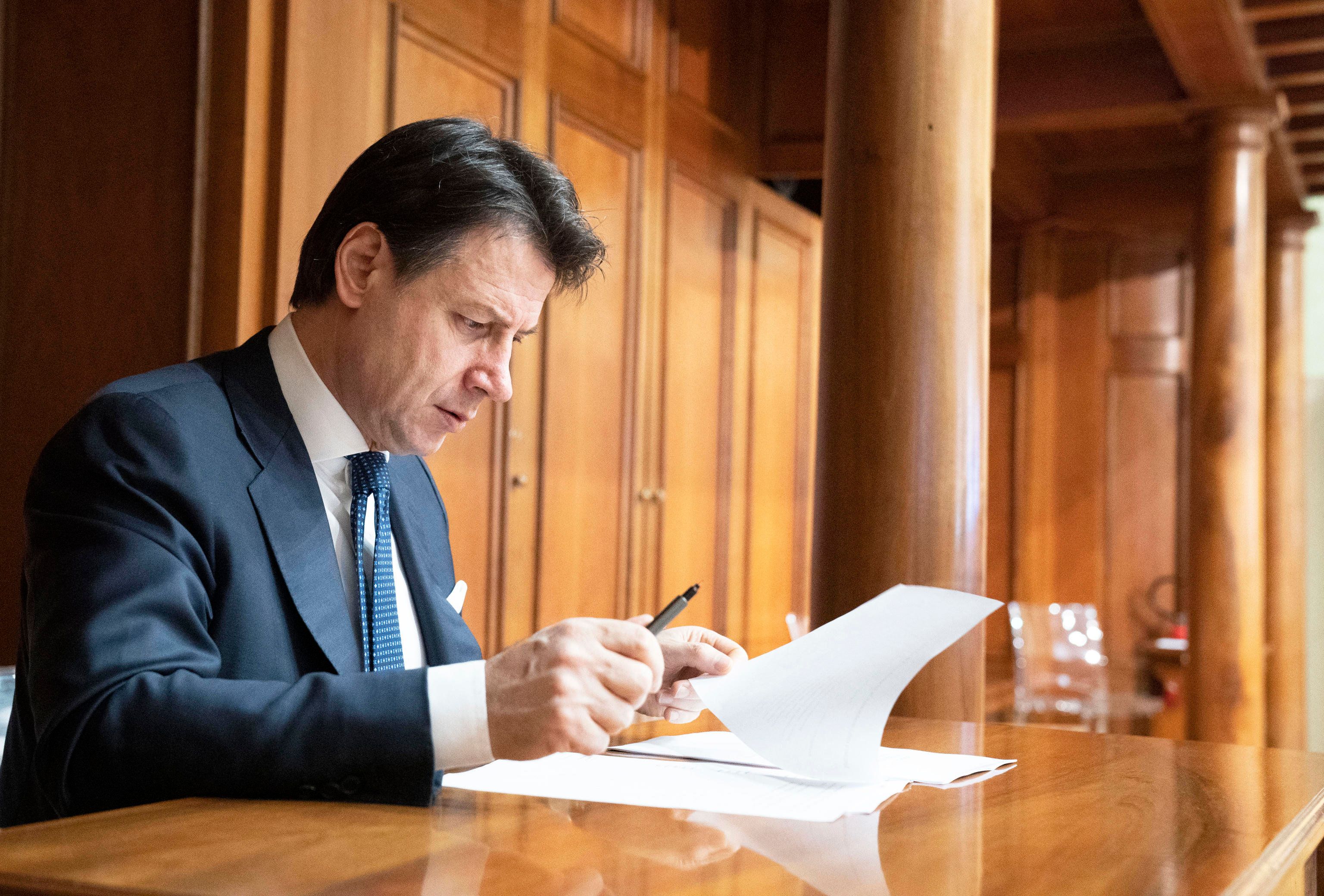 Il governo sfodera un’aspirina anti Covid: tasse rinviate ma poi si paga tutto