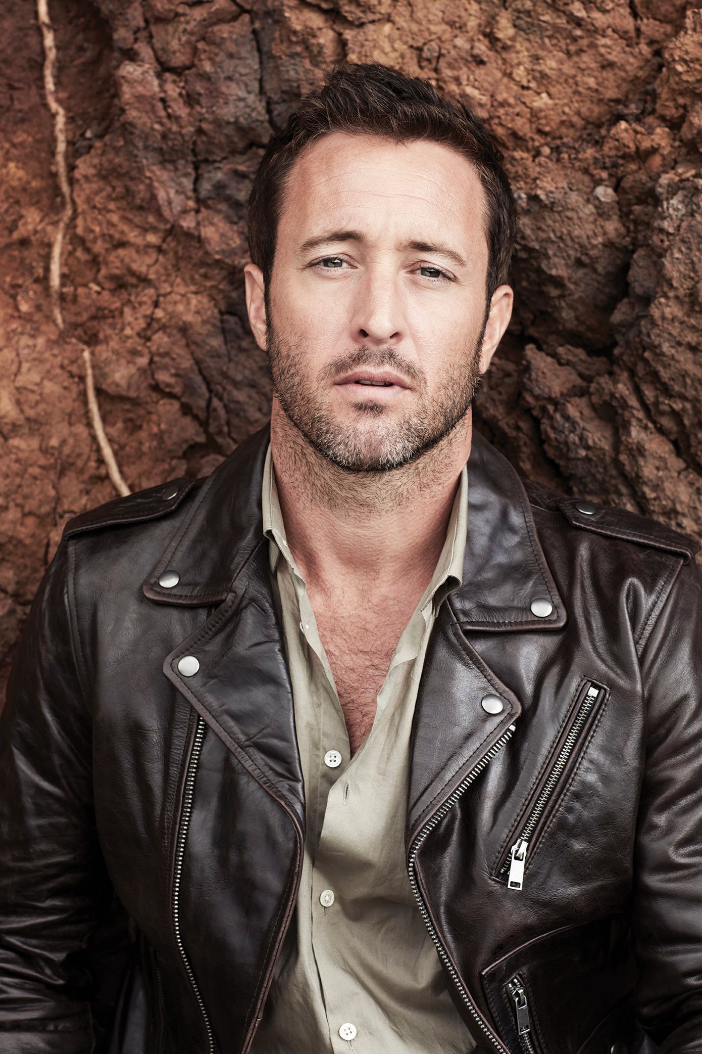 Alex O'Loughlin wearing a leather jacket