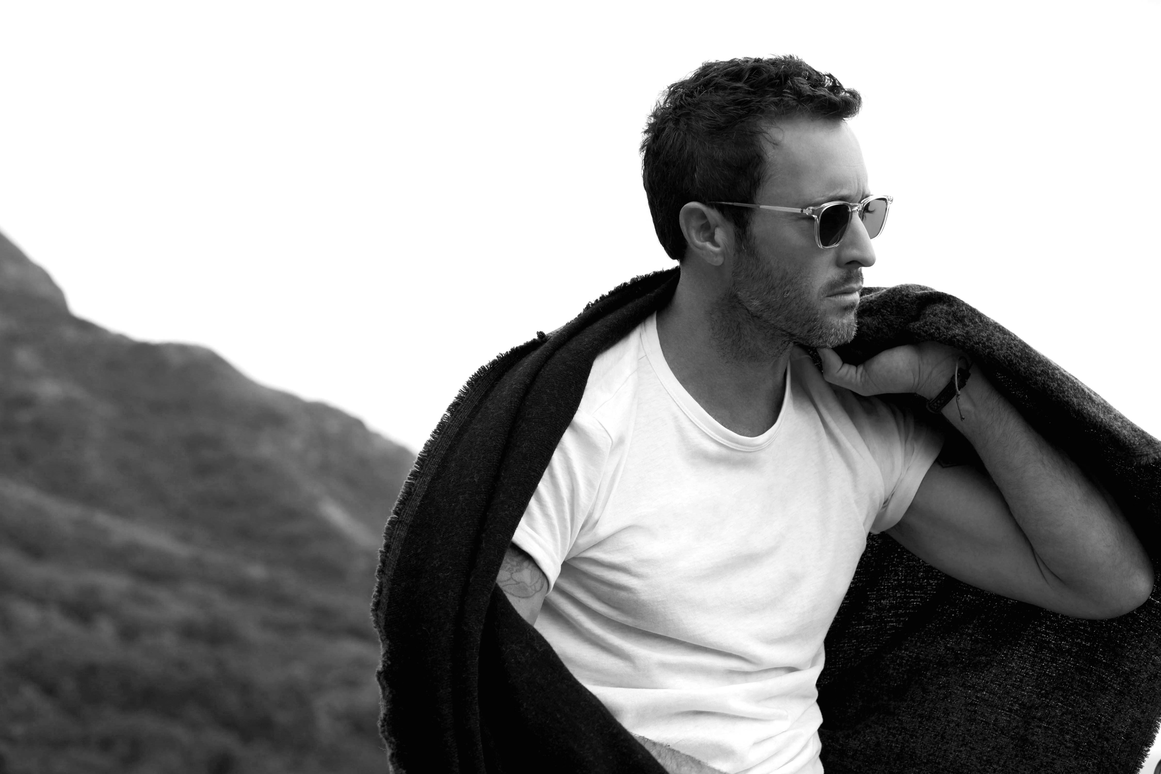 Alex O'Loughlin under a blanket
