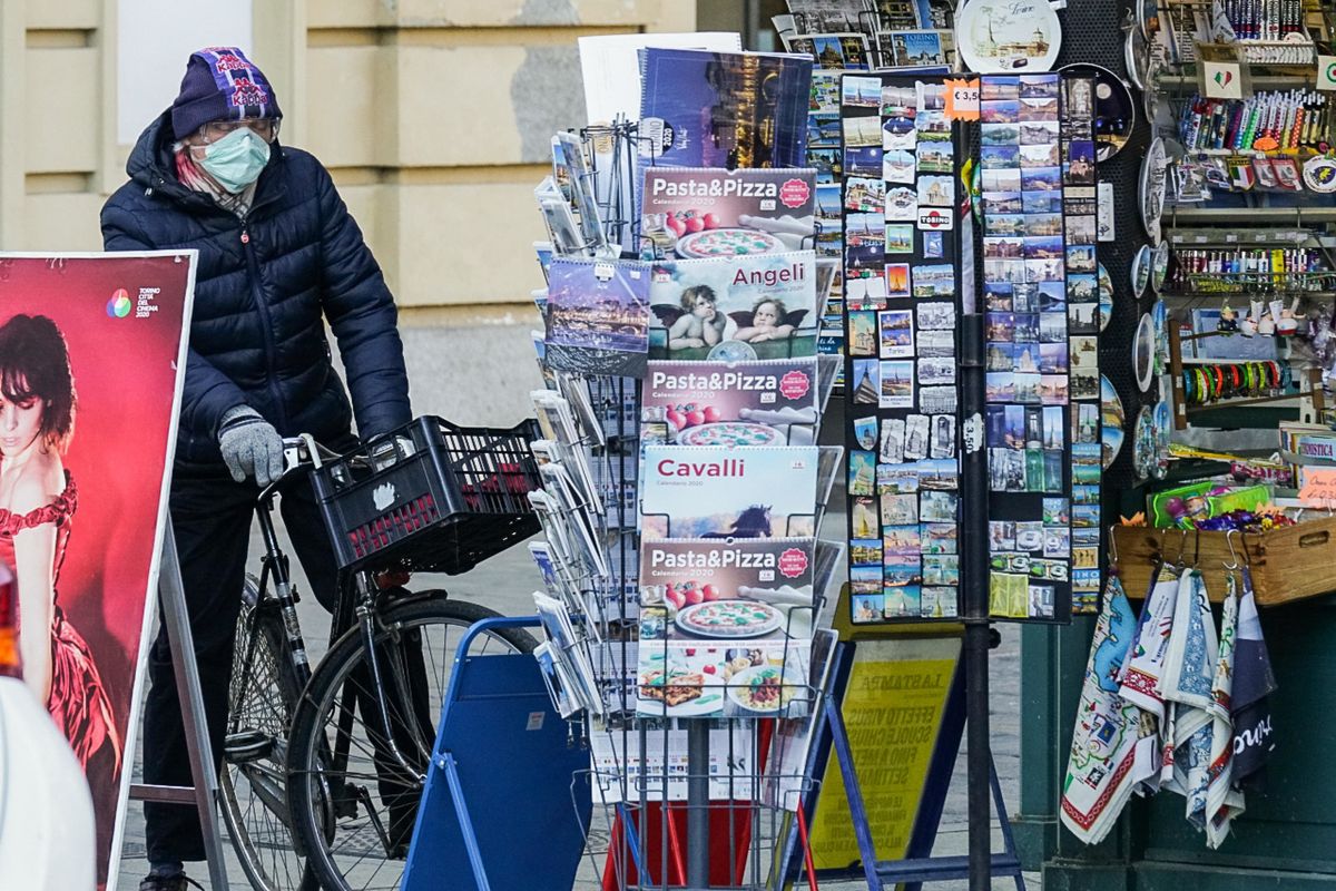 Per giornali e preghiere uscire è consentito