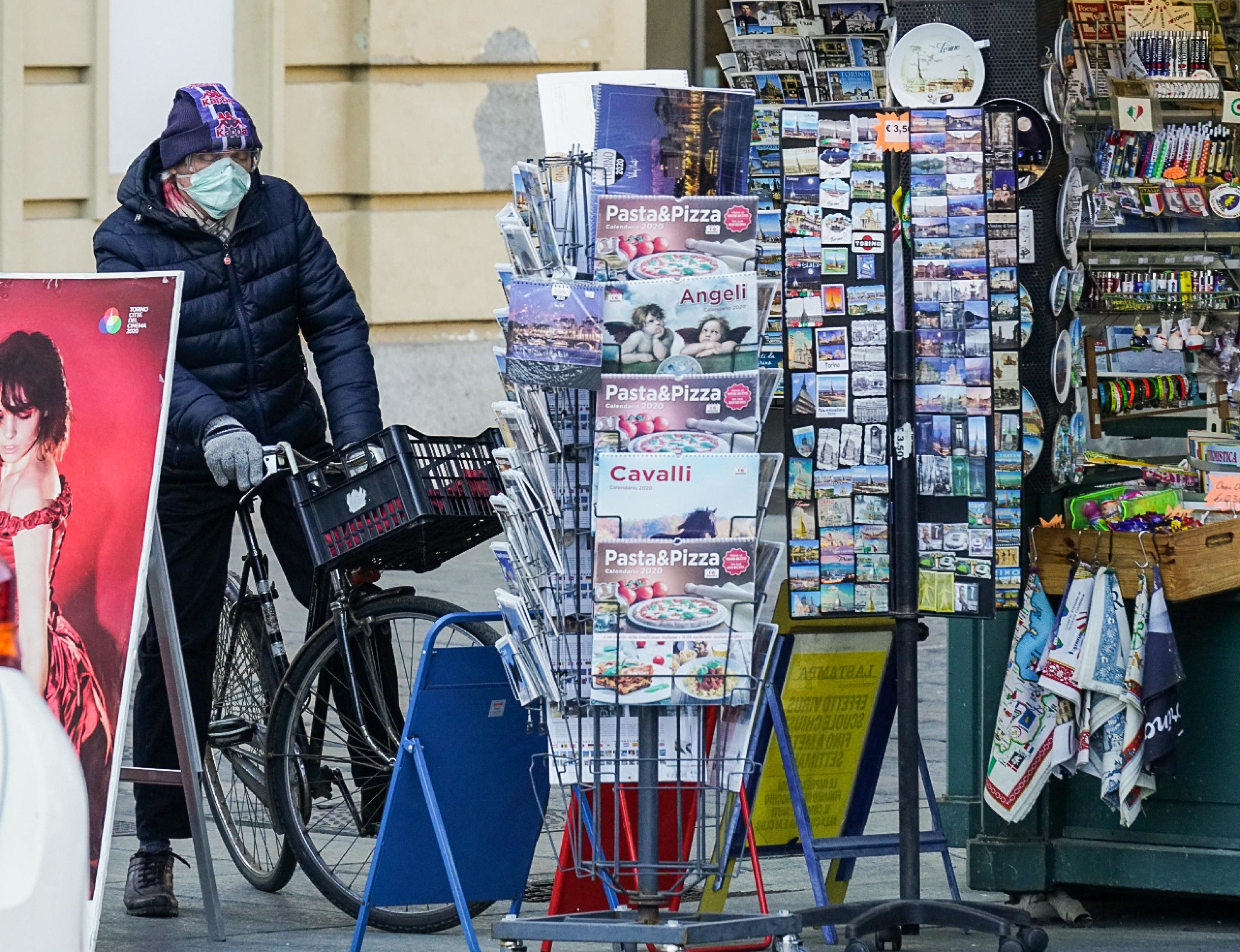 Per giornali e preghiere uscire è consentito