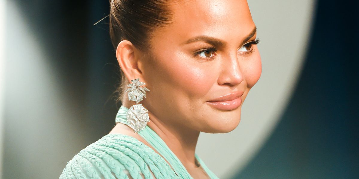 Chrissy Teigen Defends Vanessa Hudgens