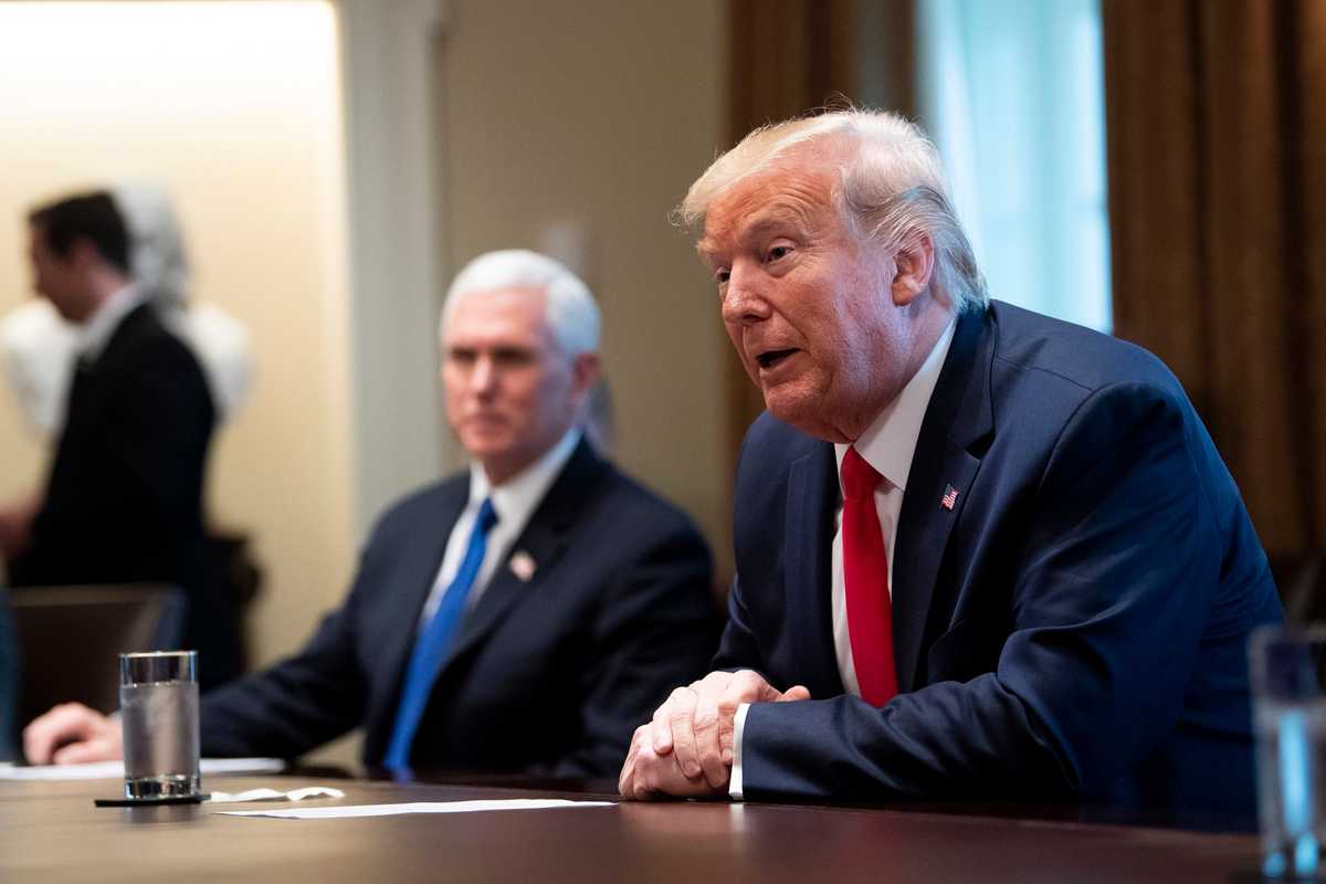 Trump si dichiara «capo in guerra» e mette in acqua le navi ospedale