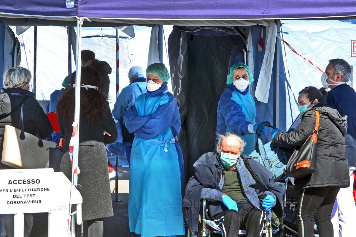 Le famiglie dei disabili gravissimi: «Ci lasciano soli, è come morire»