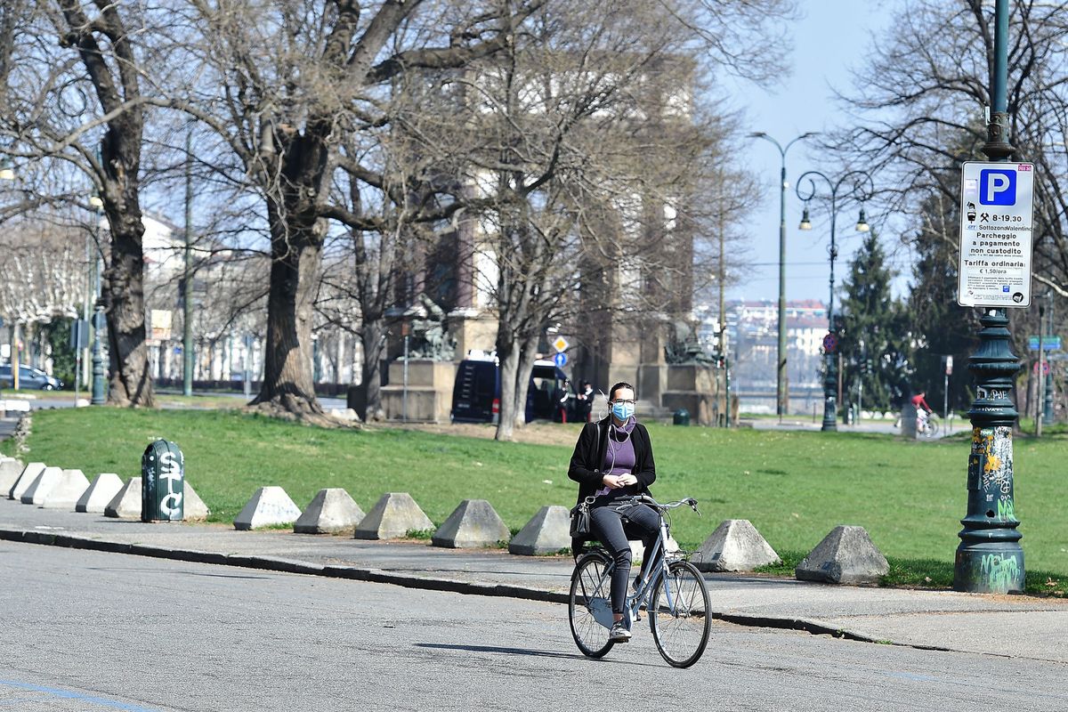 Ma quali furbi, gli italiani sono bravi. È chi li governa che è nel pallone
