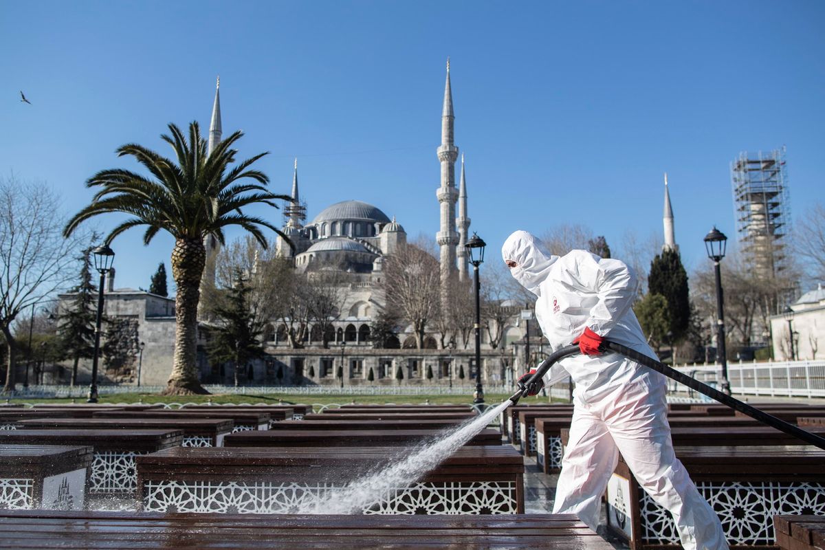 Il contagio globale vola a 275.000 casi. New York entra in «stato di calamità»