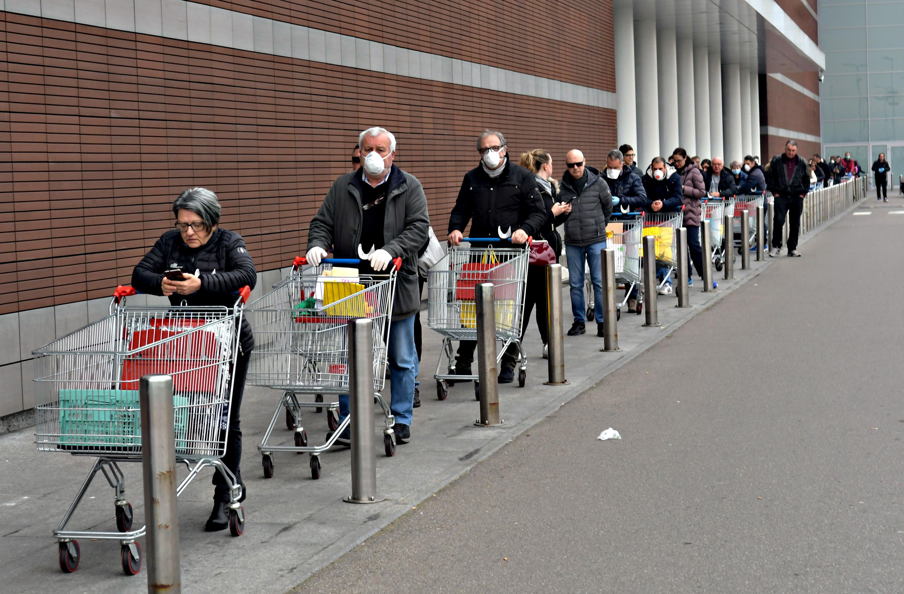 Tempi doppi, produttività dimezzata. Distribuzione di alimentari a rischio