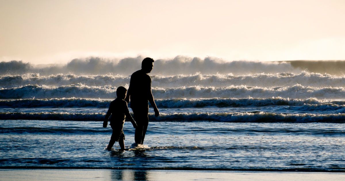 His Dad is dying from the coronavirus. So, he asked people for advice on their final conversations.