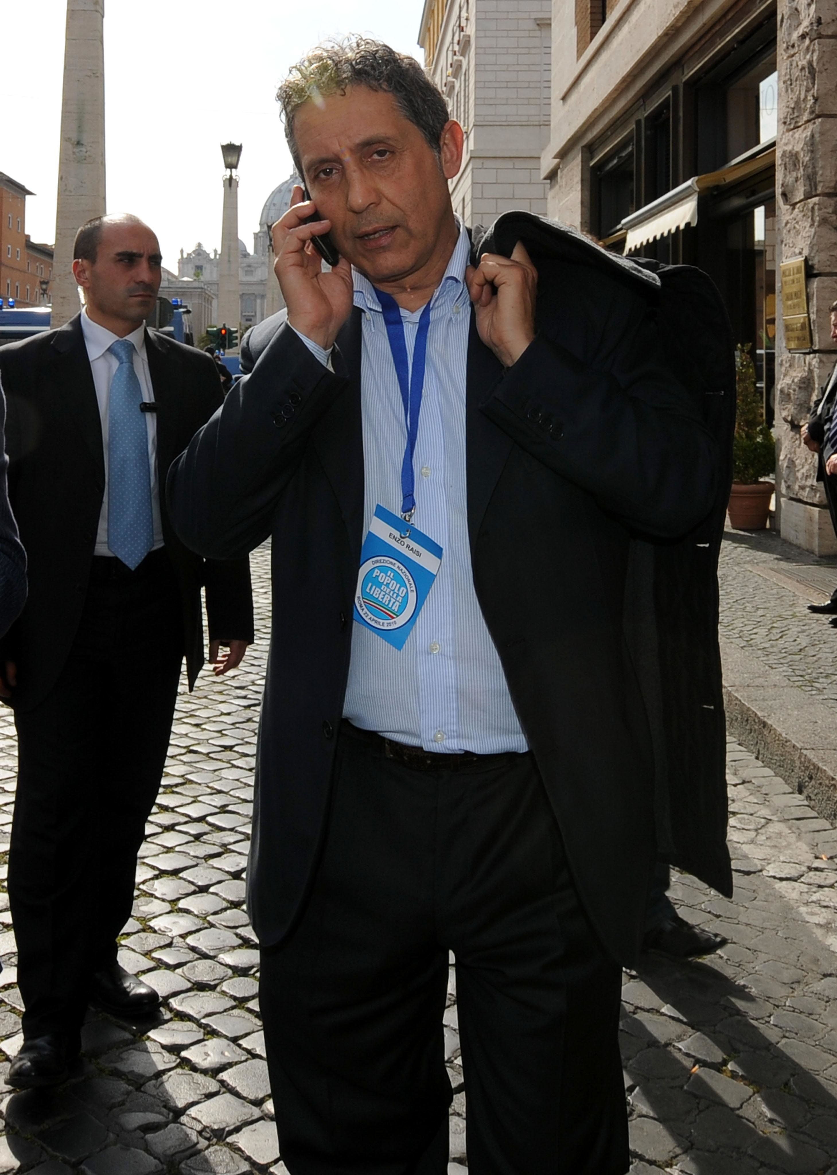 «Si son fatti fregare 6 milioni di mascherine»