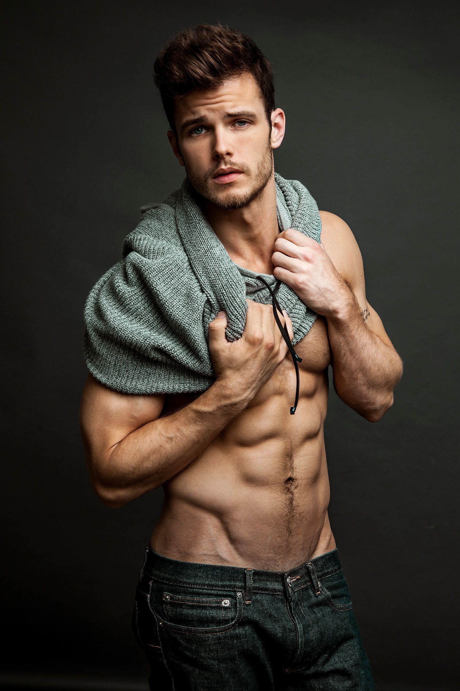 Y&R star Michael Mealor shows off his washboard abs.