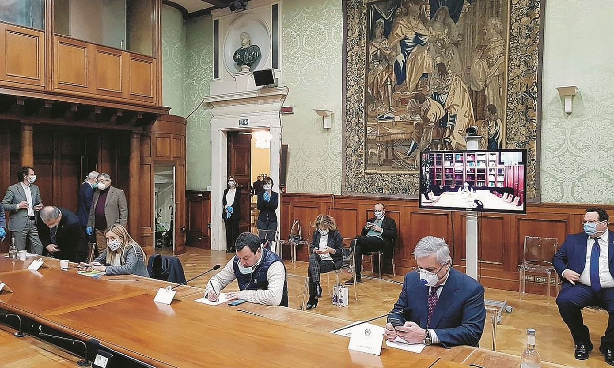 Conte si piega al Colle e vede il centrodestra