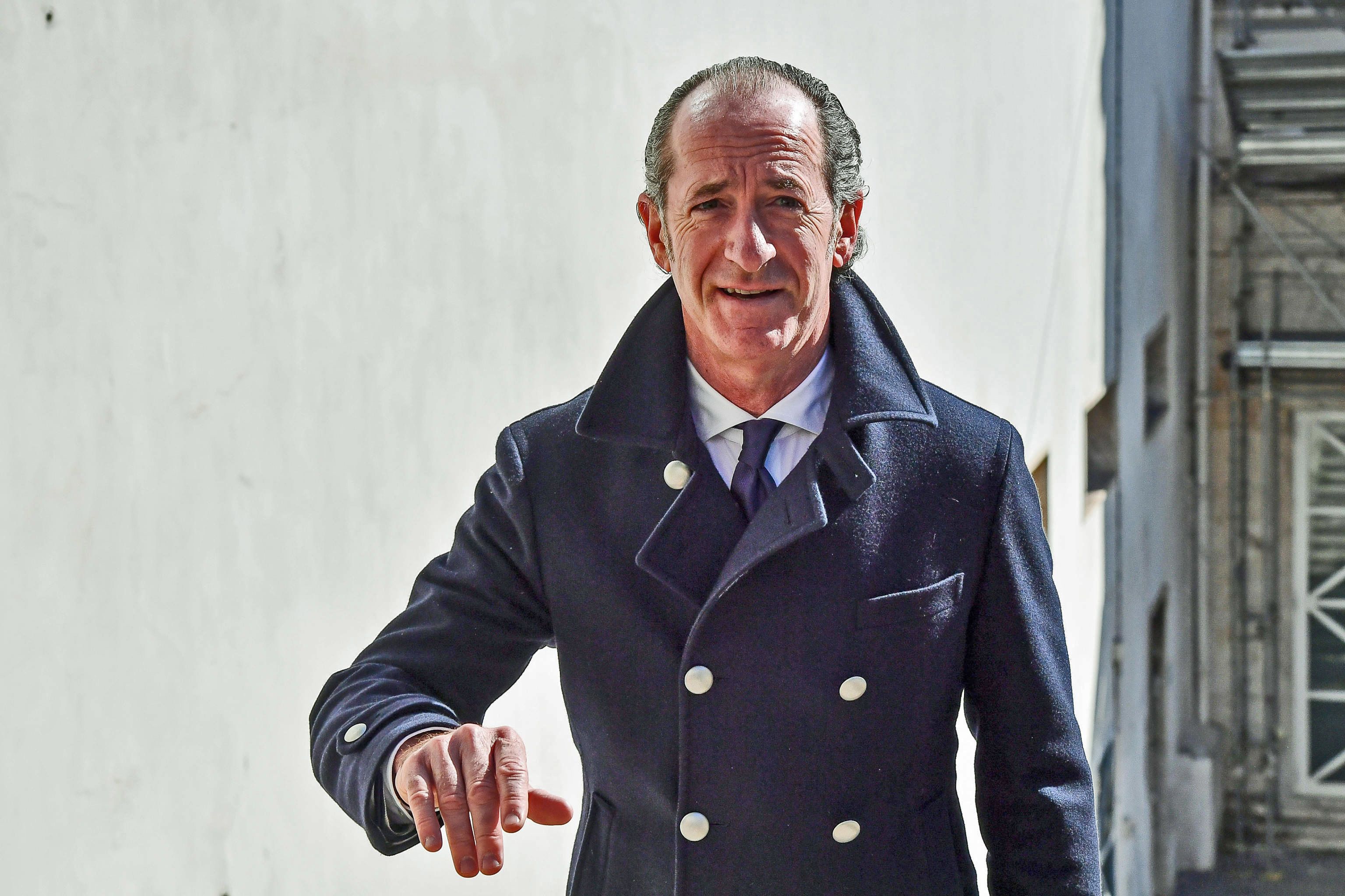 Tamponi, cure a casa, meno ospedale. Funziona il modello veneto anti Covid