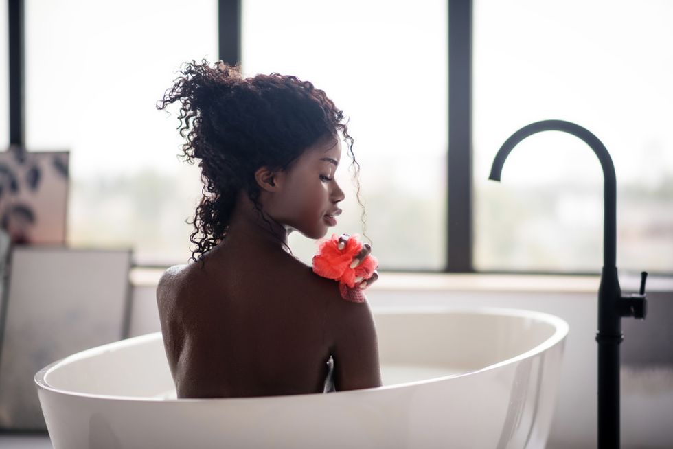 black-woman-in-bath