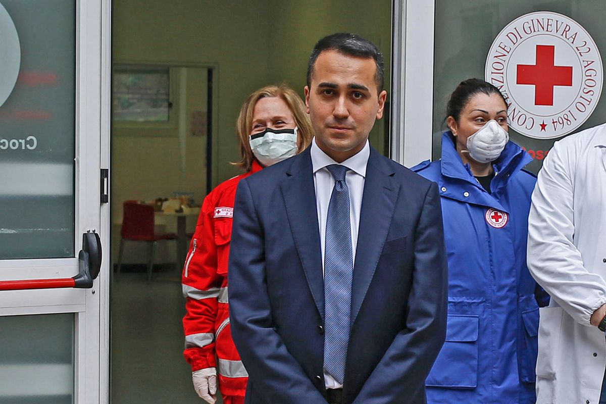 Di Maio lancia un timido allarme porti. Il suo governo fa finta di non sentire