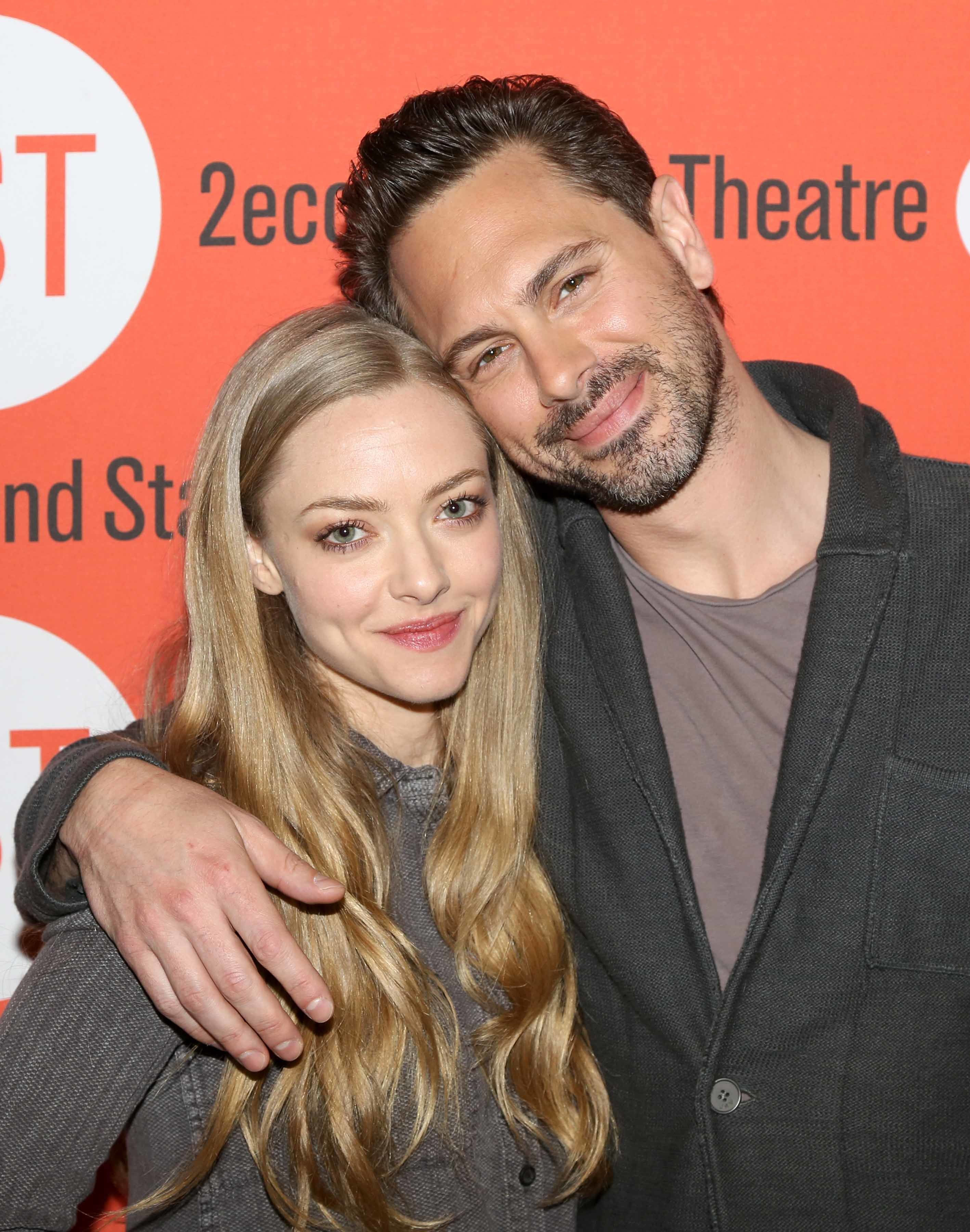Amanda Seyfried and Thomas Sadoski.
