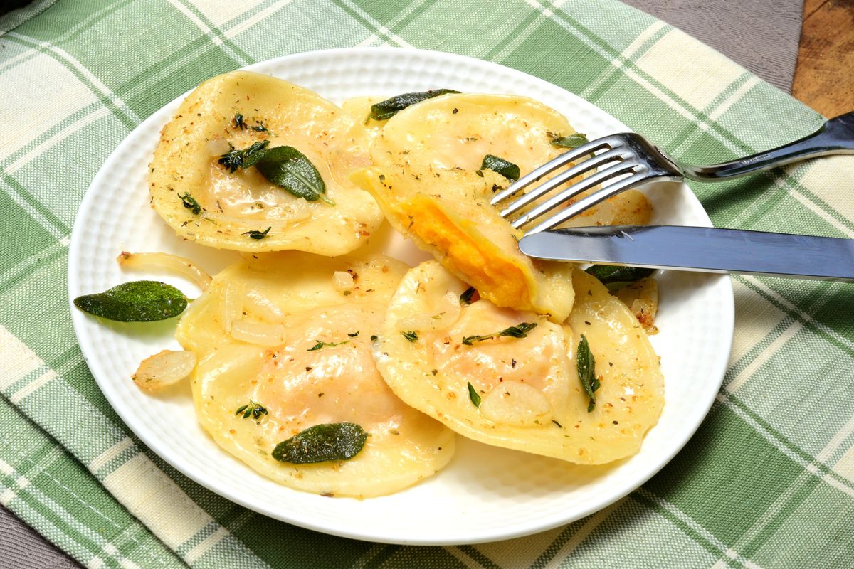 Cuciniamo insieme: ravioli di mortadella e ricotta al burro fuso e salvia