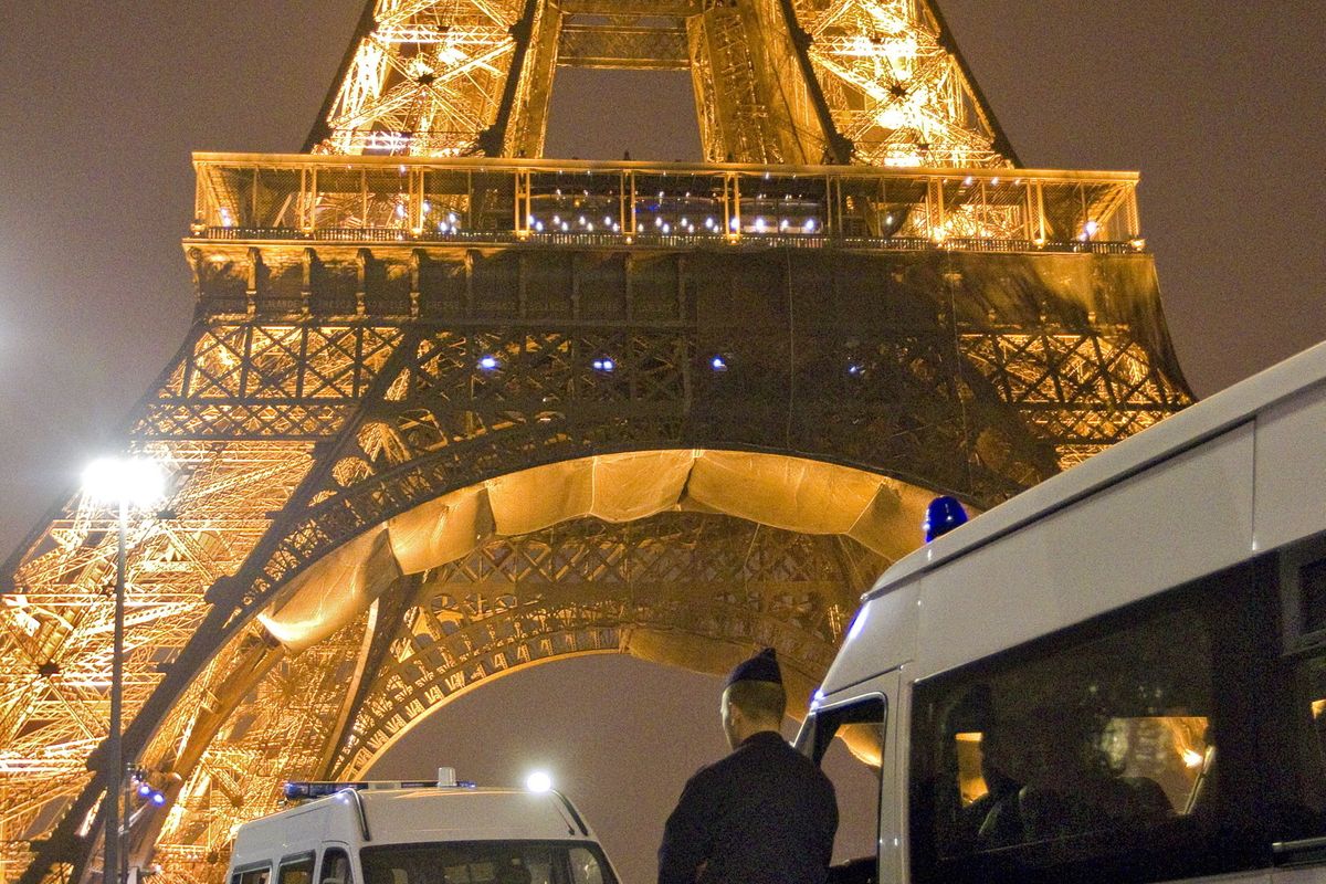 Francia scoperta: Parigi mette in lockdown anche l'intelligence