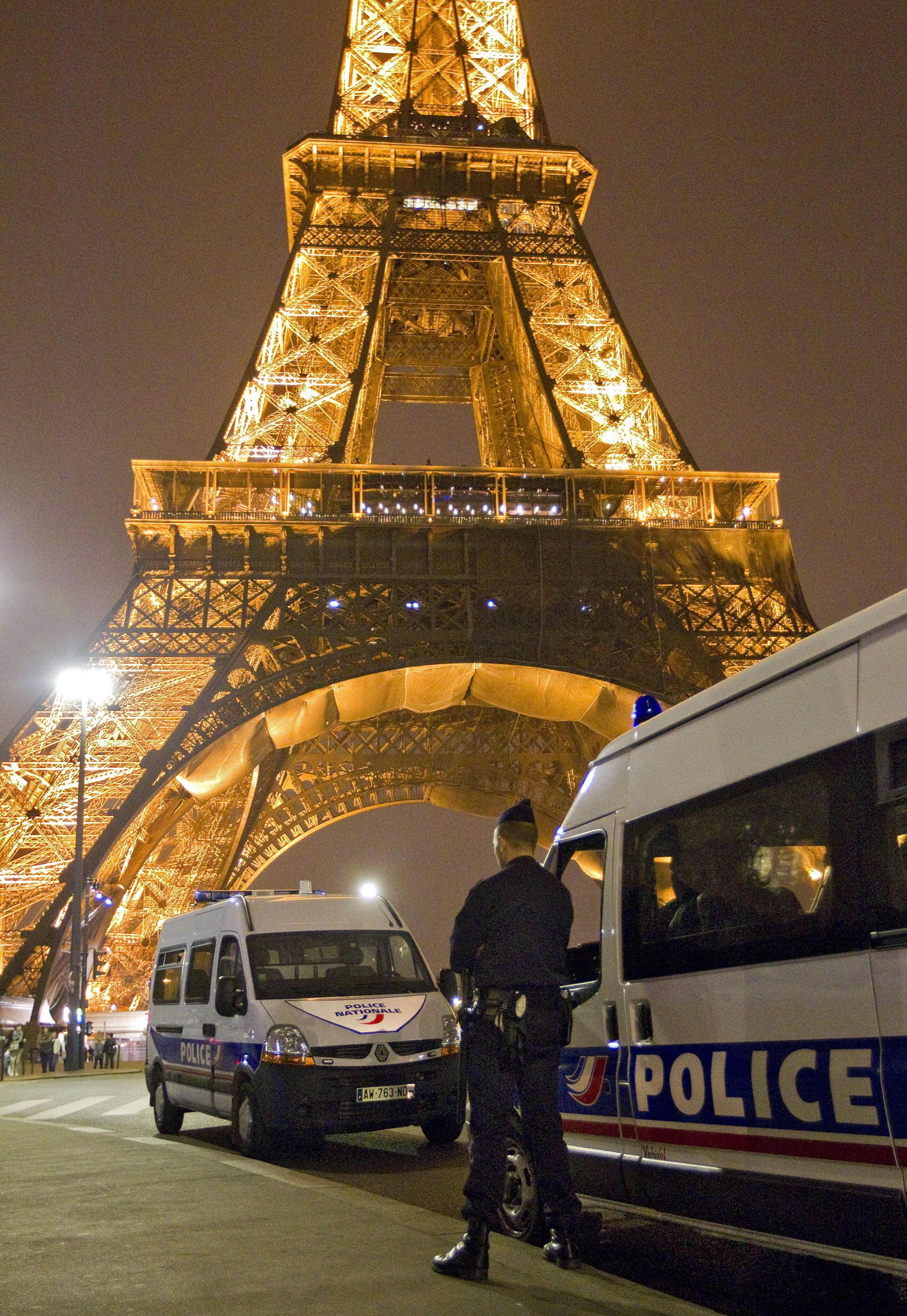 Francia scoperta: Parigi mette in lockdown anche l'intelligence