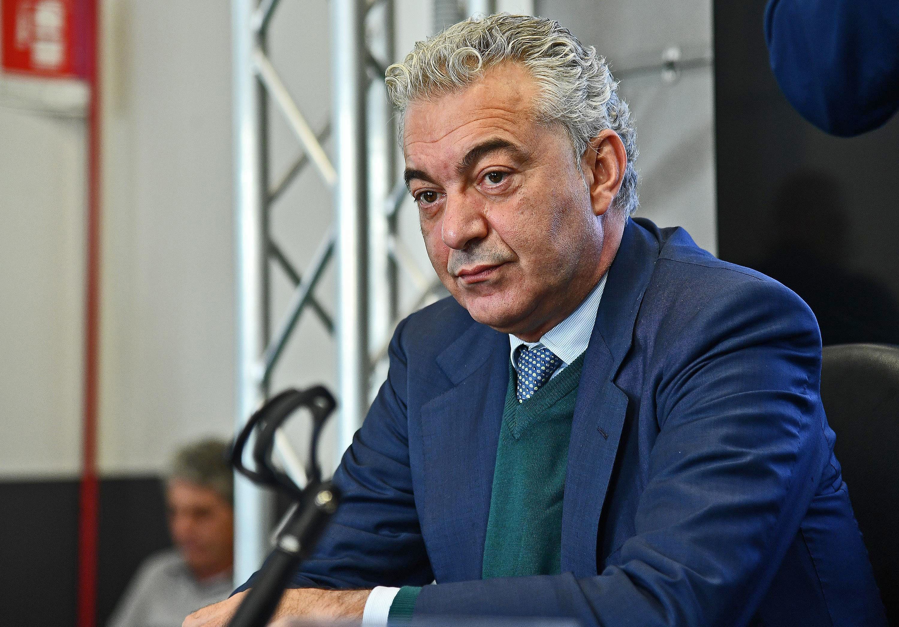 Il commissario alle mascherine ammette: «La metà  arriverà a emergenza finita»