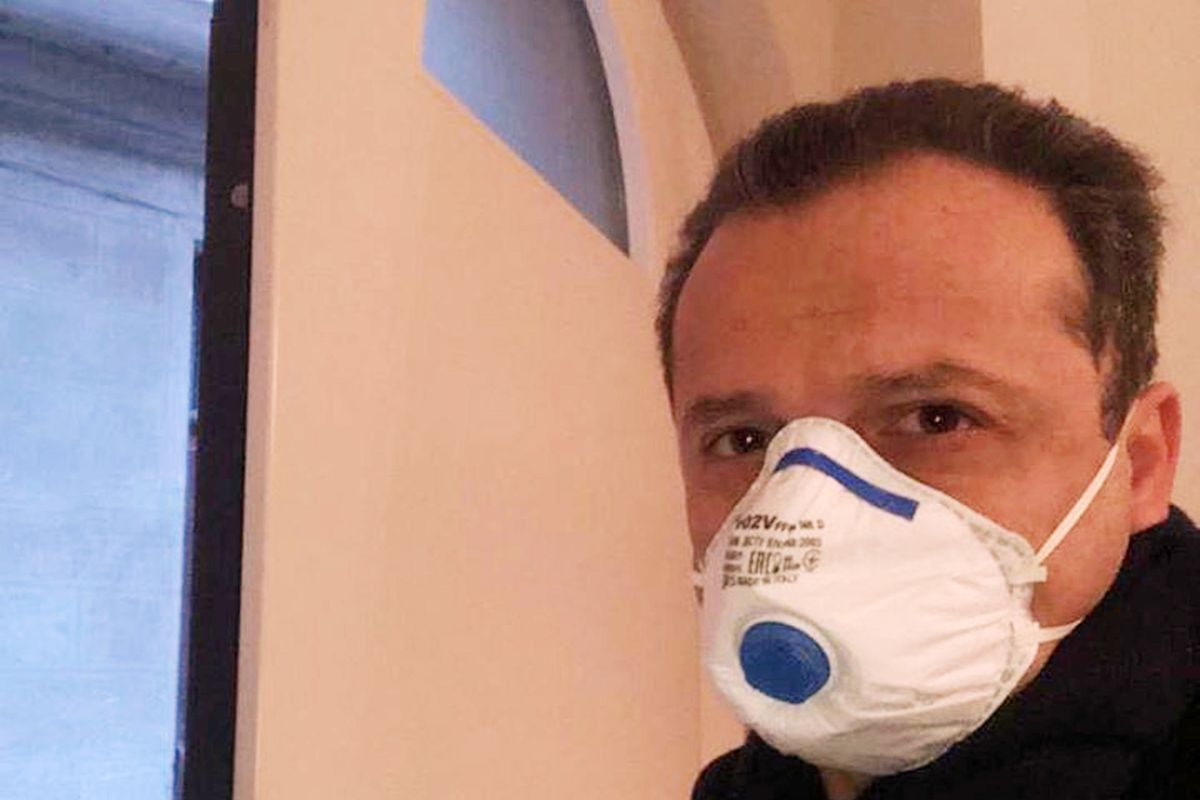 Il Viminale va in crisi per un modulo ma trova il tempo di punire De Luca