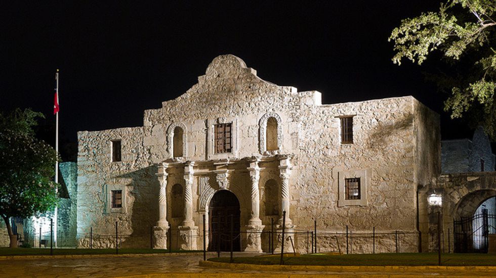 Crumbling Alamo Spurs Texans To Revive Monument Faded By Neglect