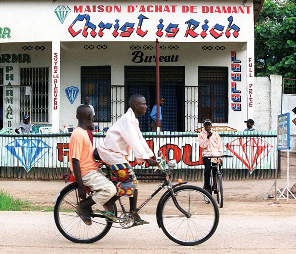 Smugglers Defy Conflict-Diamonds Ban In Central African Republic