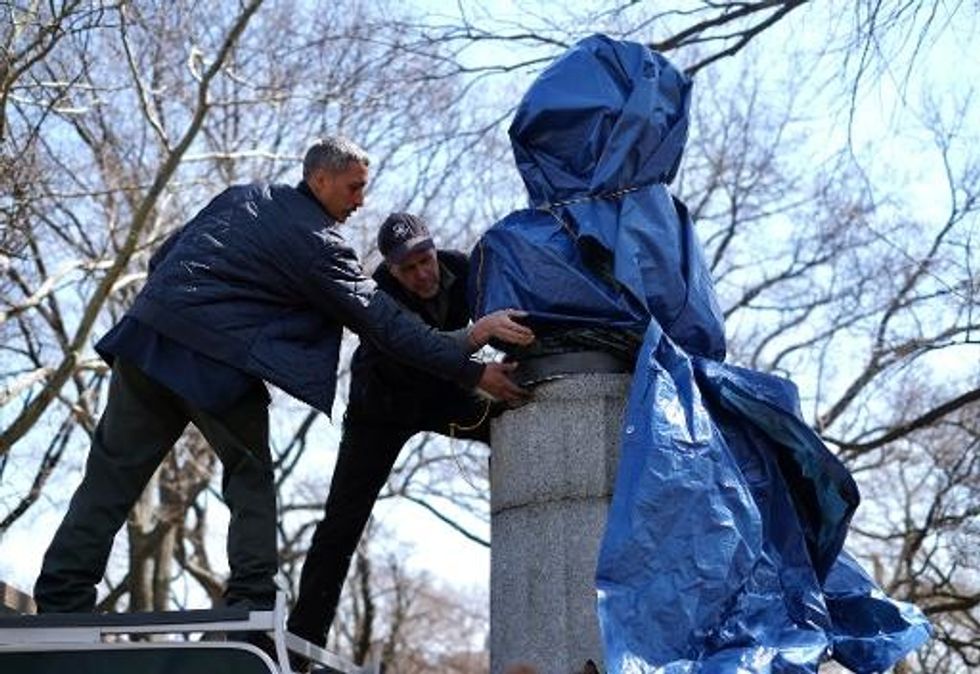 Artists Demand NY Police Return Snowden Bust