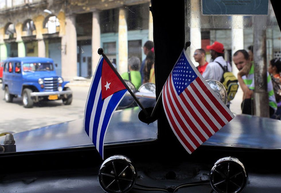 Castro, Obama Shake Hands In Panama, Set Meeting For Saturday In U.S.-Cuba Thaw