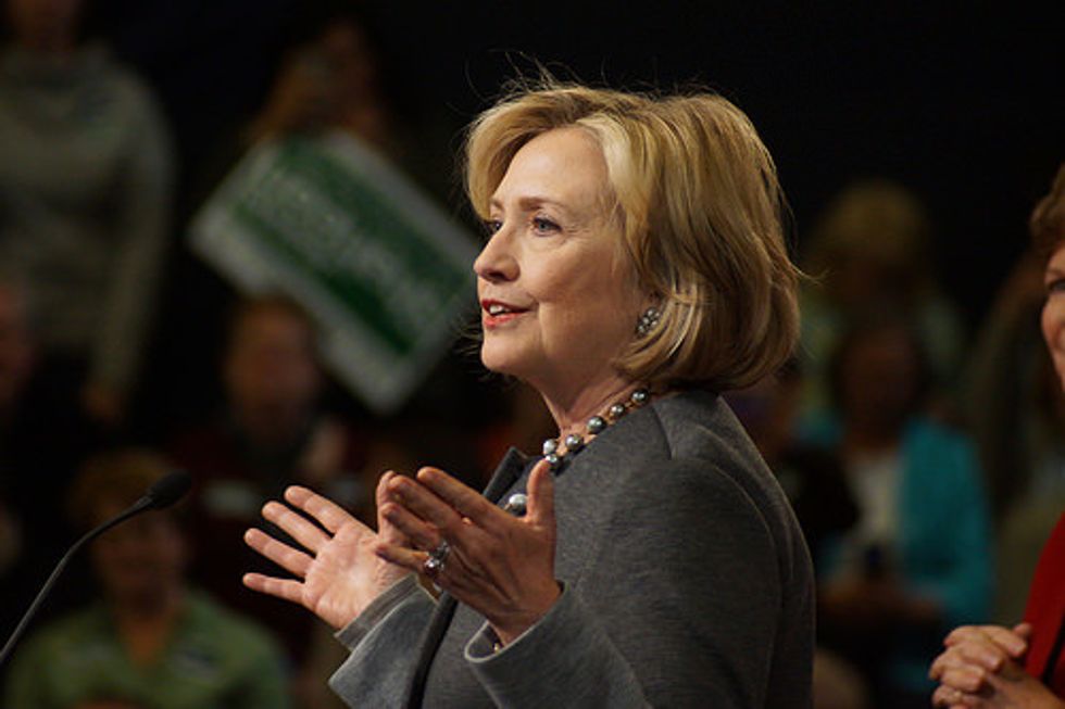 Unlike Presidential Rivals, Clinton Shunning Questions From Press