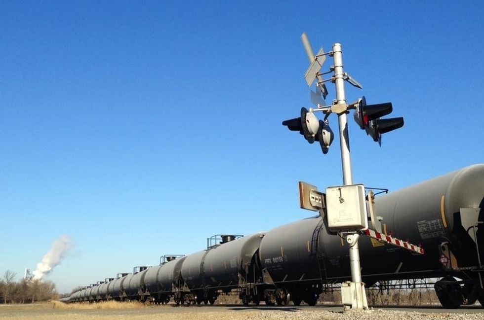 Feds Warn Railroads To Comply With Oil Train Notification Requirement