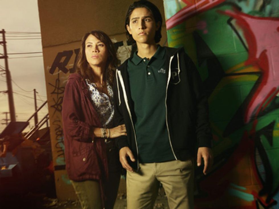‘Fear the Walking Dead’ Features Fresh Zombies, Family Tension, And A Familiar Story