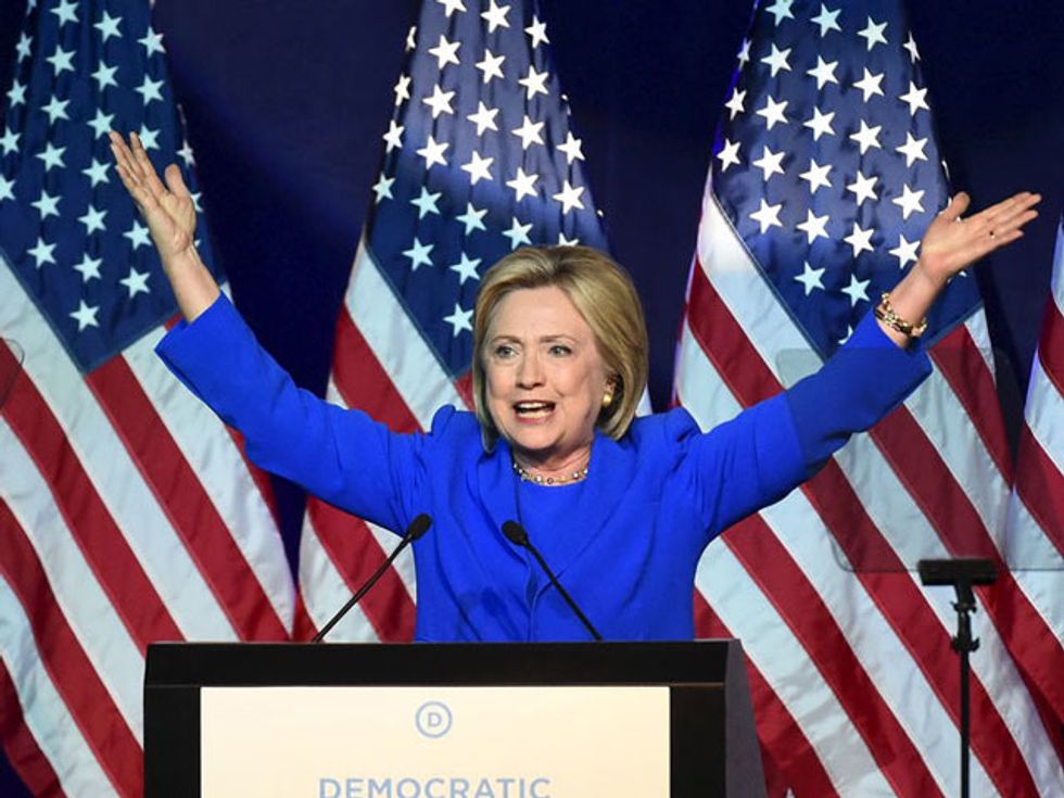 Hillary Clinton Supports Ban On ‘Revolving Door’ Corporate Bonuses